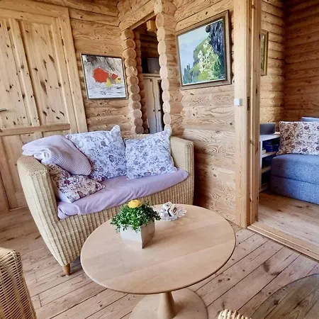 Gemuetliches-Ferienhaus-Mit-Meerblick-Holzofen-Und-Urigem-Charme