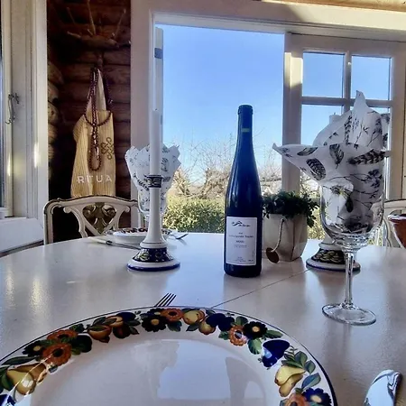 Semesterbostad Gemuetliches-Ferienhaus-Mit-Meerblick-Holzofen-Und-Urigem-Charme